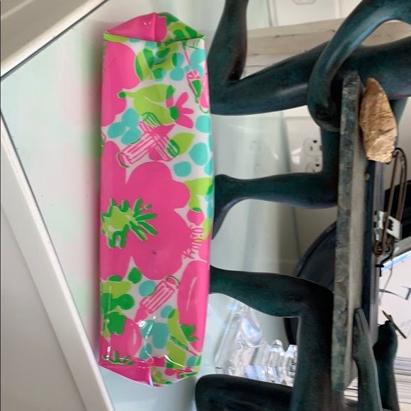 Lily Pulitzer make-up bag - Picture 3 of 4